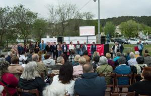 Més d’un centenar de persones omplen la plaça Catalunya d’Olivella per conèixer el programa i la candidatura socialista. PSC