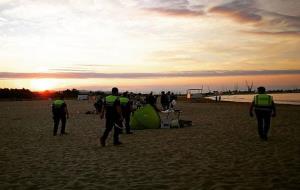 Mig centenar d'efectius faran les tasques de neteja de les platges de Vilanova després de la nit de Sant Joan. Ajuntament de Vilanova