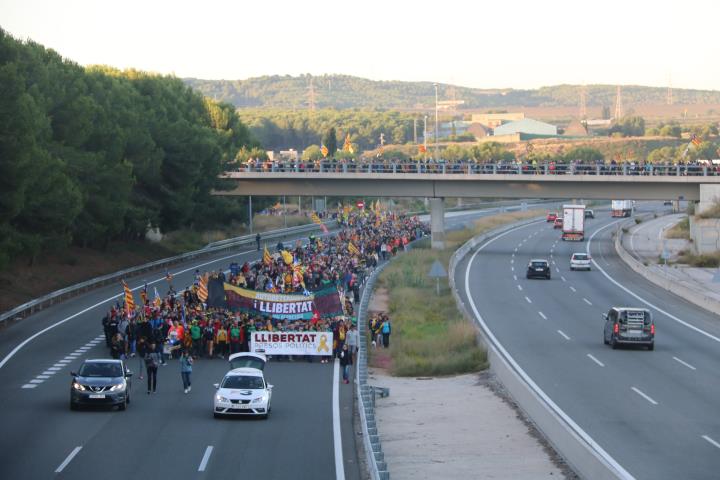 Milers de persones comencen el segon dia de les ‘Marxes per la Llibertat’ des de Vilafranca del Penedès. ACN