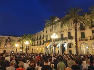 Multitudinària concentració a Vilanova i la Geltrú contra les nou detencions de membres dels CDR. Capgirem-CUP