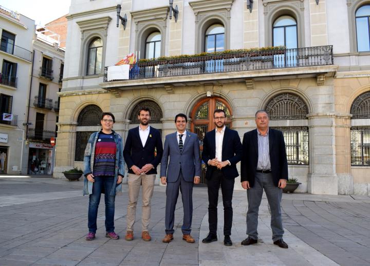 Neus Carles (Poble Actiu), Enric Conill (ERC-AM), Marc Castells (Junts per Igualada), Jordi Cuadras (Igualada Som-hi) i Joan Agramunt (PP). ACN