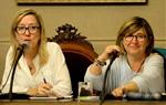 Neus Lloveras i Glòria Garcia al ple de l'Ajuntament de Vilanova. Carles Castro