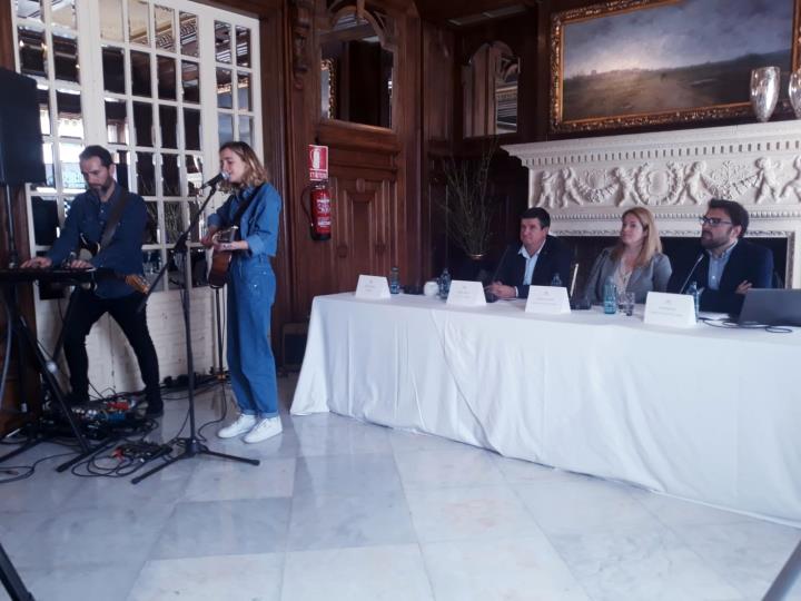 Núria Moliner, la veu d’Intana, va protagonitzar la presentació d’ahir dimarts del Sons Solers. Bàrbara