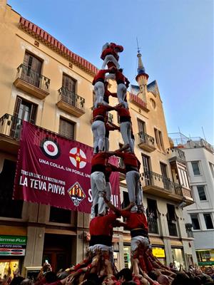 Onzè 4 de 8 dels Xicots de Vilafranca a la diada de Sitges. Xicots de Vilafranca