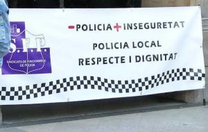 Pancarta polícia local de Vilanova. Eix