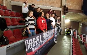 Penya Orgull Roig i Negre al Palau Blaugrana