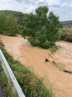 Petites inundacions i talls de trànsit pel fort aiguat d'aquest dimarts a Canyelles