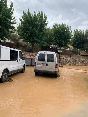 Petites inundacions i talls de trànsit pel fort aiguat d'aquest dimarts a Canyelles