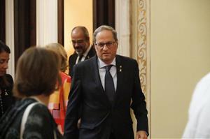 Pla americà del president de la Generalitat, Quim Torra, sortint del seu despatx al Parlament el 17 d'octubre de 2019. ACN