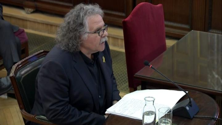 Pla curt, extret de la senyal institucional, del diputat d'ERC al Congrés Joan Tardà declarant davant del Suprem com a testimoni. Tribunal Suprem