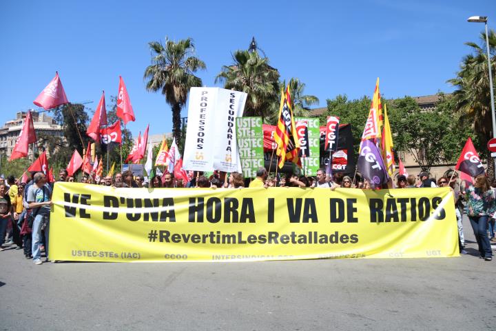 Pla general de la capçalera de la manifestació de docents a Barcelona, el 16 de maig de 2019. ACN