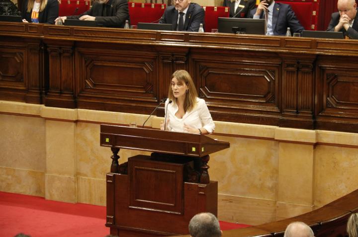 Pla general de la presidenta de CatECP, Jéssica Albiach, al ple del Parlament del 17 d'octubre de 2019. ACN