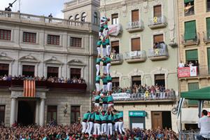 Pla general del 3d9f dels Castellers de Vilafranca a la Diada del Mercadal. Foto del 5 d'octubre del 2019. ACN/ Eloi Tost