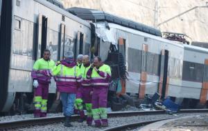 Pla general d'operaris treballant a la zona de l'accident mortal de Rodalies a Castellgalí. ACN