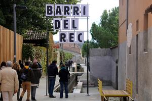 Pla general d'un dels carrers del bari del Rec.0 el primer dia de la 21a edició del certamen. Imatge del 6 de novembre del 2019. ACN