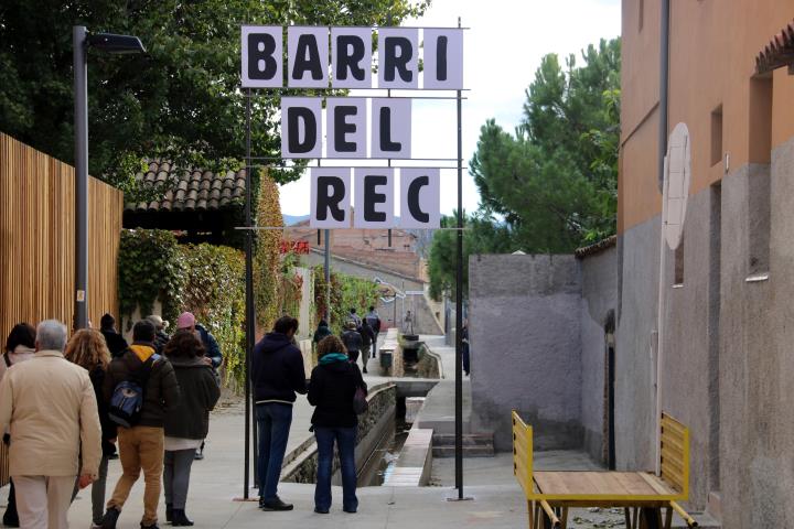 Pla general d'un dels carrers del bari del Rec.0 el primer dia de la 21a edició del certamen. Imatge del 6 de novembre del 2019. ACN