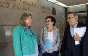 Pla mig de l'alcaldessa de la Bisbal del Penedès, Agnès Ferré, amb companys de l'antiga CiU