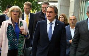 Pla mig de l'expresident Artur Mas i l'exconsellera d'Ensenyament, Irene Rigau, el 10 d'octubre de 2018 arribant al Tribunal de Comptes . ACN