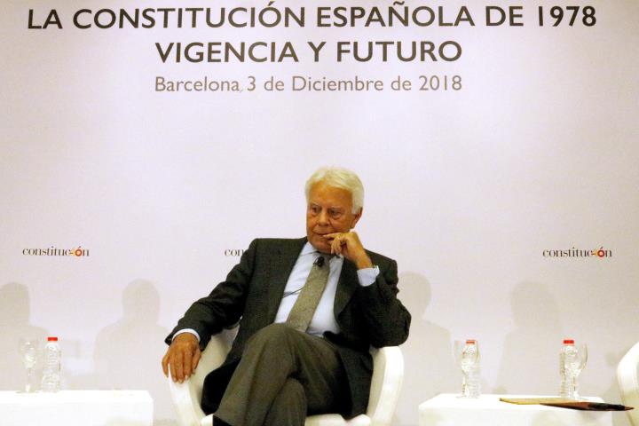 Pla mig de l'expresident del govern espanyol Felipe González a l'acte de celebració dels 40 anys de la Constitució. ACN / Marc Bleda