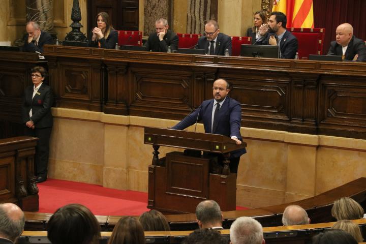 Pla mig del president del PPC, Alejandro Fernández, intervenint al ple després de la compareixença de Quim Torra. ACN