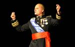Pla mitjà de l'actor Toni Albà disfressat de Joan Carles I aquest dissabte 30 de març de 2019. Girona Comedy Festival