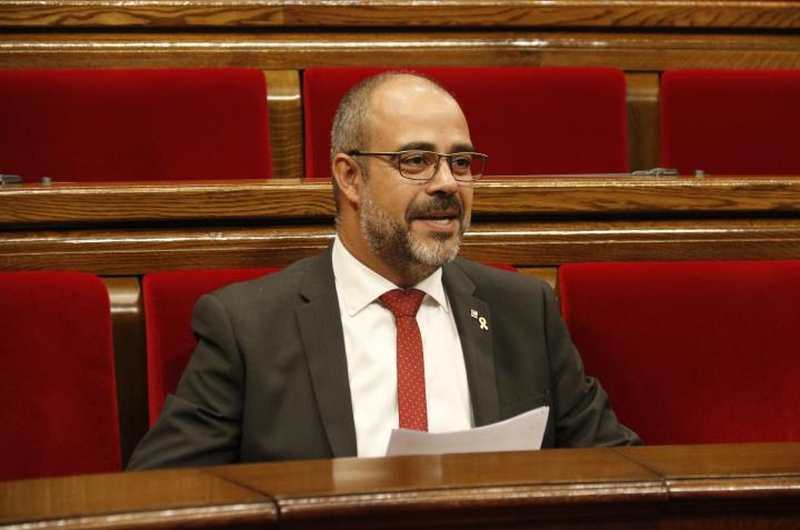 Pla mitjà del conseller d'Interior, Miquel Buch, al ple del Parlament del 9 d'octubre de 2019. ACN