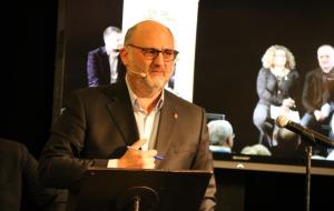 Pla mitjà del portaveu de JxCat, Eduard Pujol, durant l'acte de presentació de la Crida a Vilanova i la Geltrú. ACN