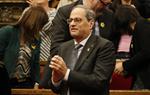 Pla mitjà del president de la Generalitat, Quim Torra, aplaudint la decisió del TJUE sobre Oriol Junqueras durant el ple del Parlament . ACN
