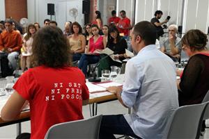 Pla mitjà posterior de l'alcalde de Terrassa, Jordi Ballart, en la reunió amb alcaldes per abordar el deute amb Endesa. ACN