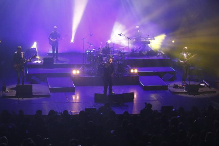 Pla obert de Lax'n'Busto amb Pemi Fortuny en la presentació del nou àlbum de la banda en un concert al Festival Strenes a l'Auditori de Girona. ACN