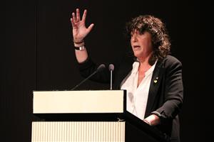 Pla tancat de la consellera d'Agricultura, Teresa Jorda, durant la presentació del simposi sobre el futur del sector vitivinícola català a Vilafranca 