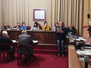 Plàcid Rosalen, treballador del departament d'Acció Social de l'Ajuntament de Vilanova, denuncia al ple la inseguretat de la plantilla. Ajuntament de 