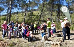 Plantada de més de 60 arbres al municipi d’Olivella en família. Planta'm