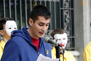 Primer pla de Joan Mangues, aquest diumenge durant la seva intervenció en la concentració a Igualada. ACN