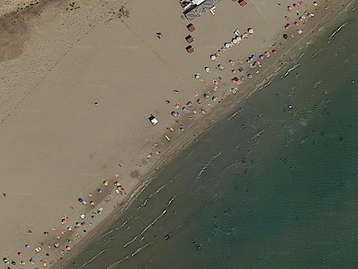 Prohibeixen el bany a la platja del Far per un vessament d'aigües residuals. EIX