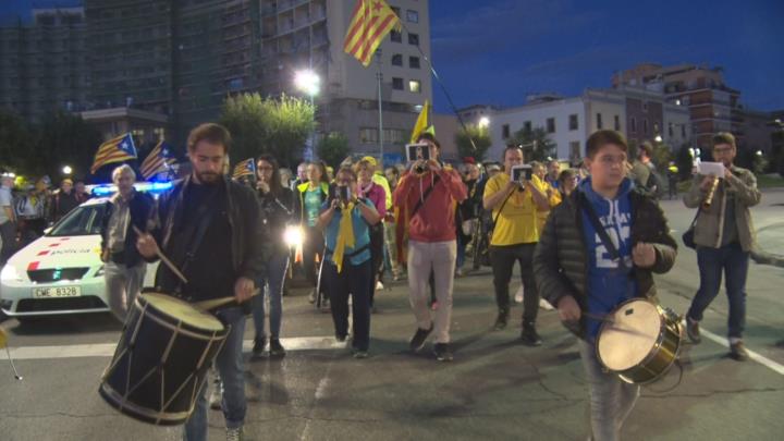 Prop d’un miler de persones participen en l’inici de la Marxa per la Llibertat a Tarragona. ACN