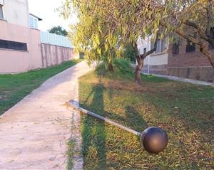 Queixes dels veïns de La Collada per les bretolades reiterades al parc del carrer Aneto