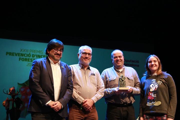 Representants de la FADF Penedès Garraf, guardonada amb el Premi Jordi Peix, amb el diputat d'Infraestructures i Espais Naturals, Pere Pons. Judit Con