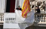 Retiren les pancartes del Palau de la Generalitat. ACN