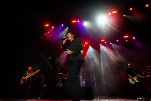 Rick Astley revoluciona el Festival Terramar de Sitges amb un pop contundent que ha fet viatjar als 80