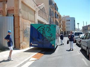 Roben el remolc del Nens del Vendrell amb els gegants Salvador i Teresa a l'interior