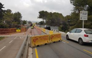 S’amplia el pont sobre la riera de Ribes per donar continuitat al carril bici i de vianants