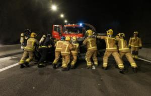 Simulacre d'incendi d'un vehicle i un accident posterior a dins del túnel 3 Penya del Boc de la C-32 a Sitges