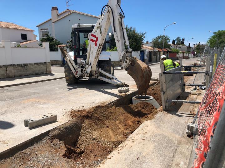 S’instal·la un nou col·lector d’aigües pluvials a Sant Pere de Ribes, des dels Costerets a Enric Morera. Ajt Sant Pere de Ribes