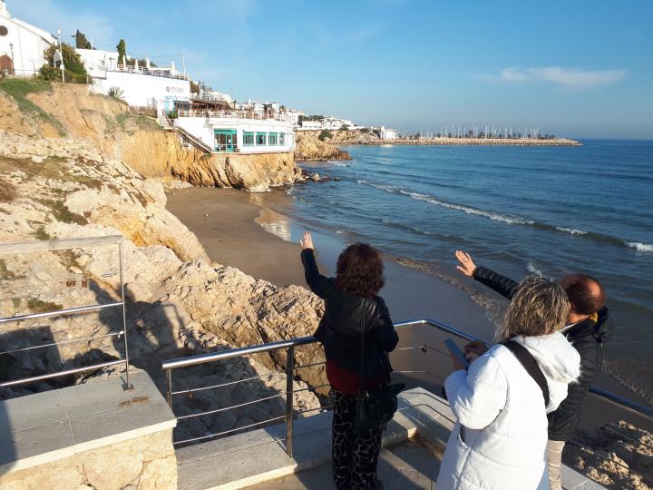 Sitges condiciona l'entorn de la platja Fonda . Ajuntament de Sitges