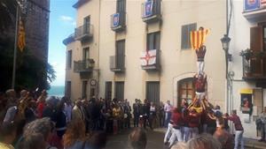 Sitges ha celebrat aquest matí la Diada Nacional de Catalunya amb la tradicional ofrena floral de les entitats a la plaça de l'Ajuntament . Ajuntament