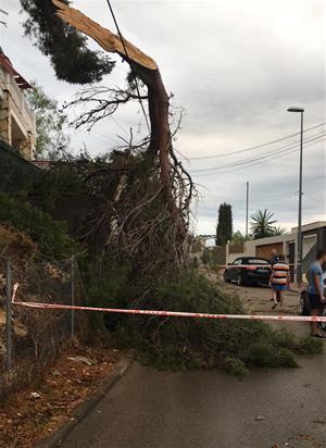 Sitges registra diverses incidències a conseqüència de la pluja i la forta pedregada