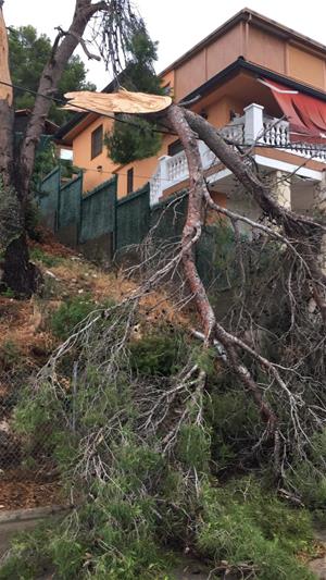 Sitges registra diverses incidències a conseqüència de la pluja i la forta pedregada