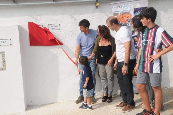 Sitges ret homenatge als futbolistes Chus Pereda i Javier Urruti. Ajuntament de Sitges