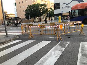 S'obre un esvoranc a la calçada del carrer Josep Coroleu de Vilanova